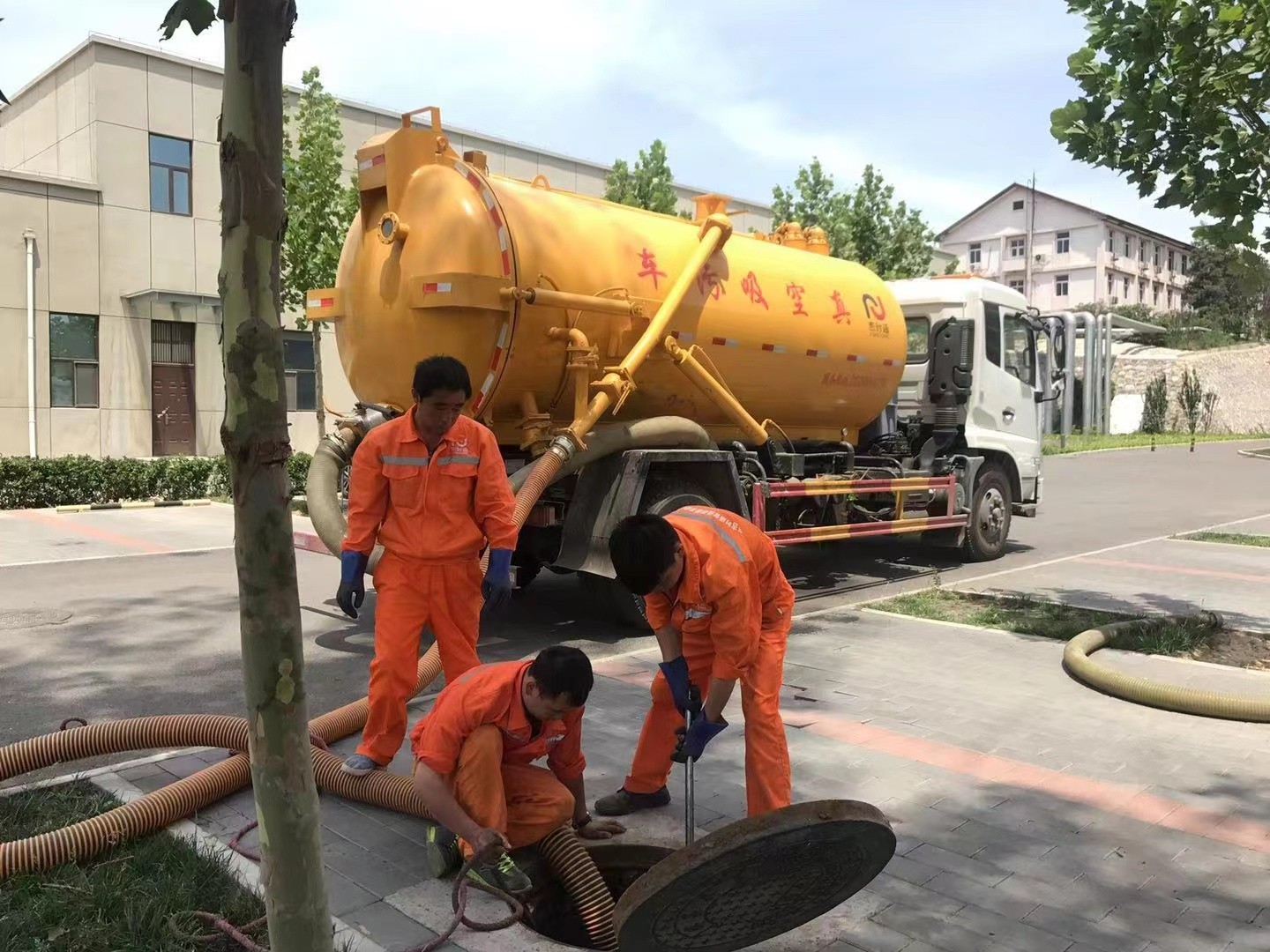 友谊化粪池清理与5-8吨吸粪车施工效率分析